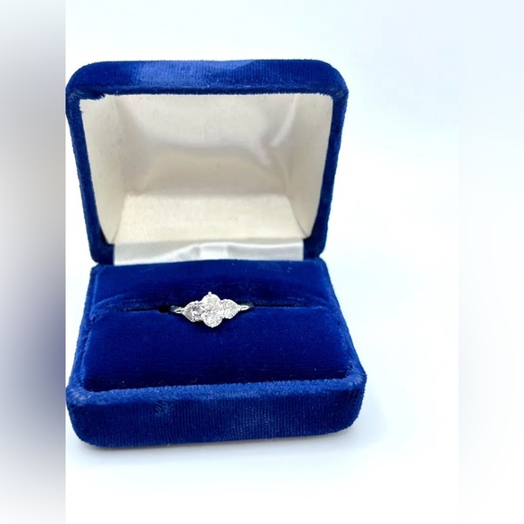 Vintage Estate Platinum 3-Stone Diamond Ring - Picture 3 of 8